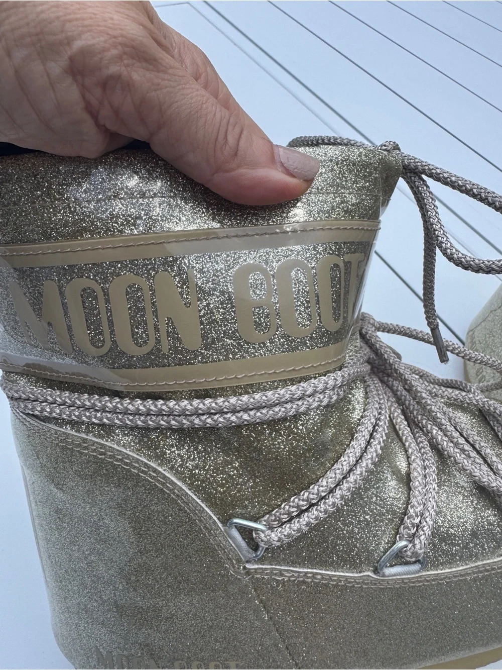 Moon Boot metallic gold